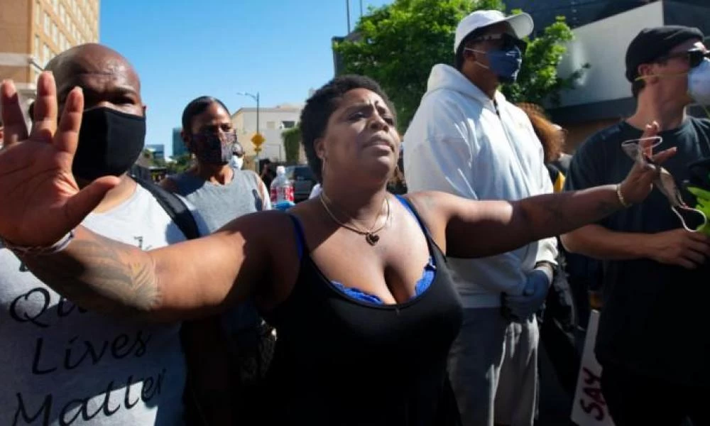 Επικεφαλής του Black Lives Matter απαιτεί από τον Μπάιντεν να ακολουθεί το πρόγραμμά τους